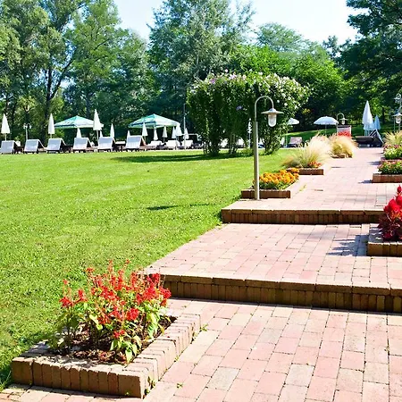 Vargatanya Park 3*