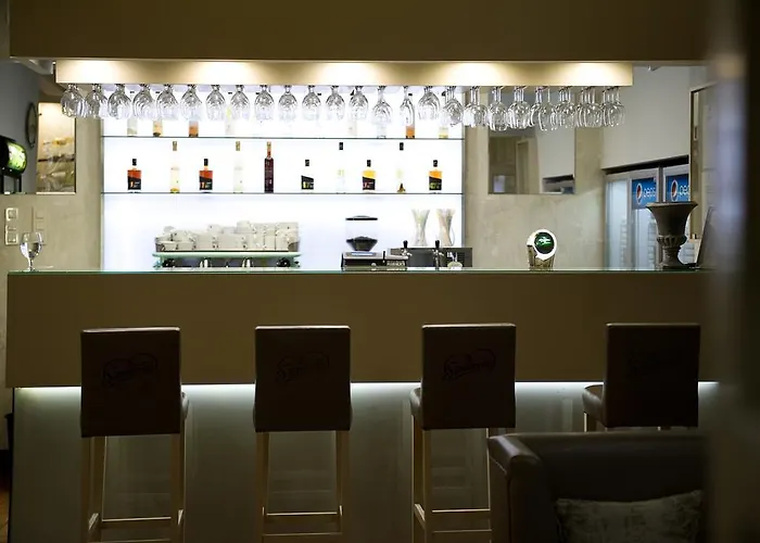 Vargatanya Park מלון 3*